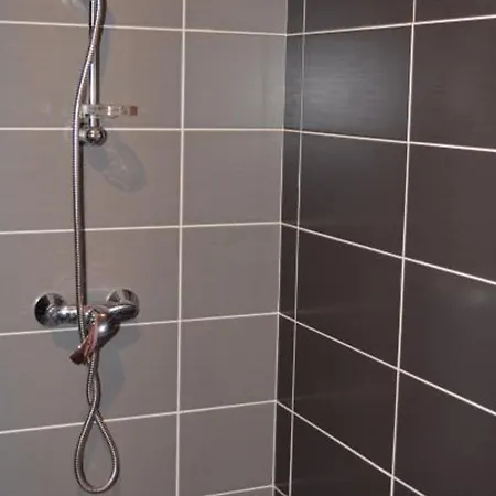 Grande Maison Moderne Avec Piscine à Tours, Proche Du Centre-ville Et De La Loire à Vélo - Fr-1-381-231
