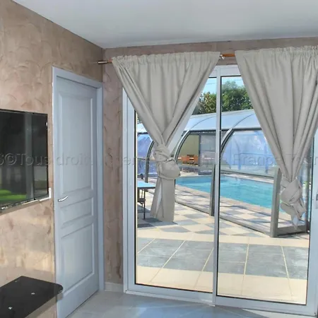 Grande Maison Moderne Avec Piscine à Tours, Proche Du Centre-ville Et De La Loire à Vélo - Fr-1-381-231 * Tours
