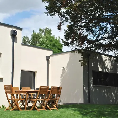 Grande Maison Moderne Avec Piscine A Tours, Proche Du Centre-ville Et De La Loire A Velo - Fr-1-381-231 Feriehus