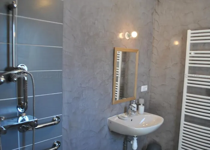 Grande Maison Moderne Avec Piscine A Tours, Proche Du Centre-ville Et De La Loire A Velo - Fr-1-381-231 *