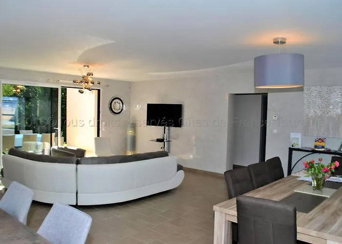 Grande Maison Moderne Avec Piscine A Tours, Proche Du Centre-ville Et De La Loire A Velo - Fr-1-381-231