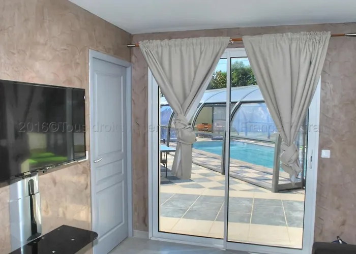 Grande Maison Moderne Avec Piscine A Tours, Proche Du Centre-ville Et De La Loire A Velo - Fr-1-381-231 * Tours